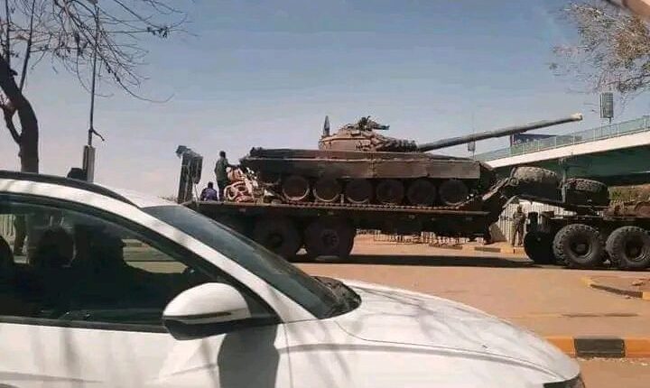 أزمة مرورية بشارع النيل بالخرطوم بسبب مدرعة تابعة للجيش