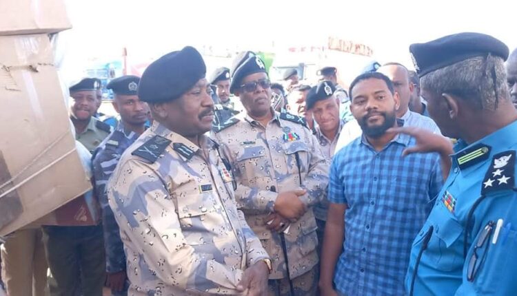 مدير الجمارك يتفقد سير العمل بمعبر أرقين على الحدود الشمالية للبلاد