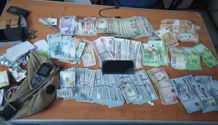 الشرطة: القبض علي متهماً ينشط في التعامل بالنقد الأجنبي