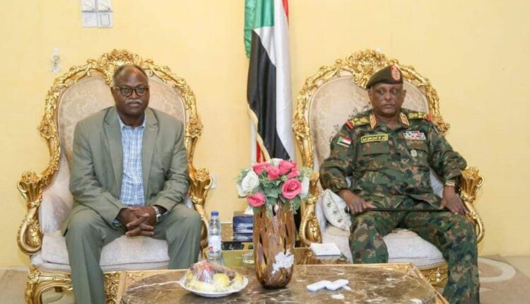 ياسر العطا يطلع على الأوضاع الأمنية والخدمية بولاية جنوب دارفور