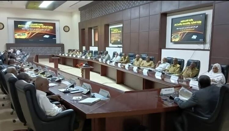 والي الخرطوم يعقد اجتماعا موسعا لمناقشة الاداء بمشروعات التنمية في الربع الاول ٢٠٢٣م ..