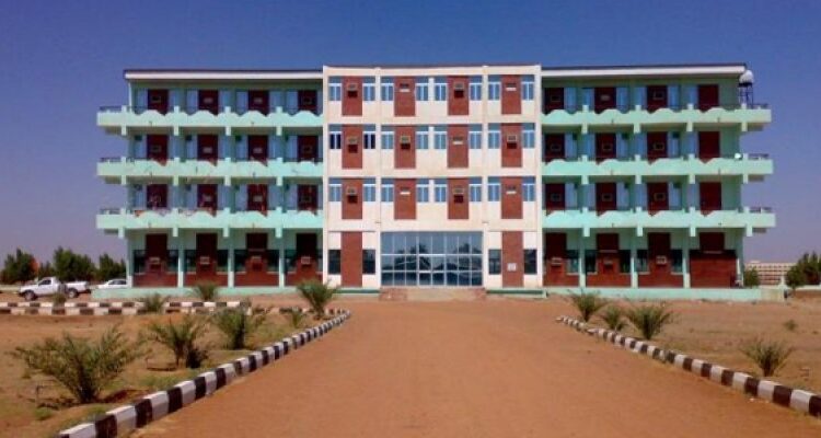 طالب بجامعة حكومية يسرق زميله ويصيبه بطعنات قاتلة