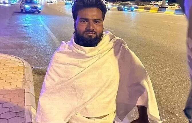 رحالة باكستاني يصل مكة المكرمة ......مشيا على الأقدام