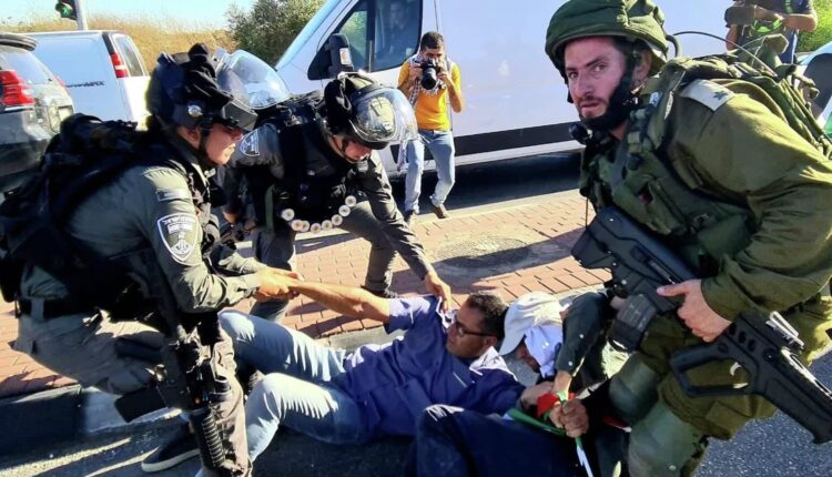 اعتقال سبعة فلسطينيين بالضفة الغربية وغزة