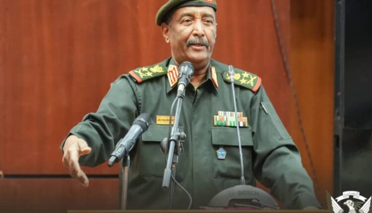 معاشيون بالقوات المسلحة يدفعون بمذكرة إلى البرهان