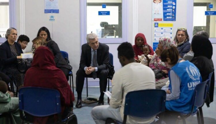 المفوض السامي للاجئين يتابع احتياجات النازحين السودانيين إلى مصر