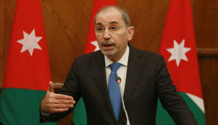 وزير الخارجية الأردني ونظيرته الألبانية يبحثان تطوير العلاقات وزيادة التعاون