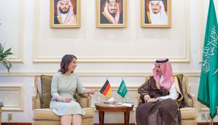 وزيرة الخارجية الألمانية تزور منطقة الخليج لإنعاش دبلوماسية متراجعة