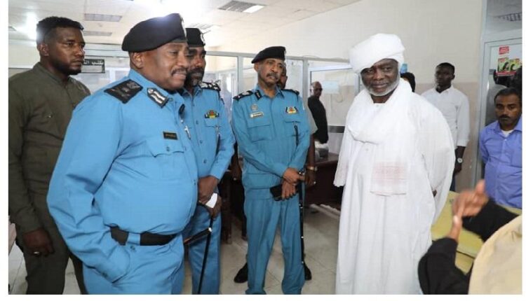 وزير المالية يتفقد دائرة جمارك البحر الأحمر