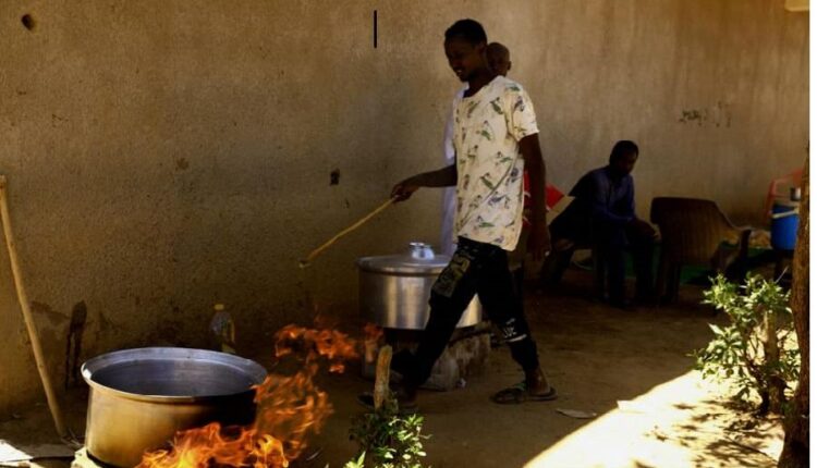 المعاناة تولد الابداع : مبادرات شبابية بالفتيحاب لاطعام الأسر والمارة