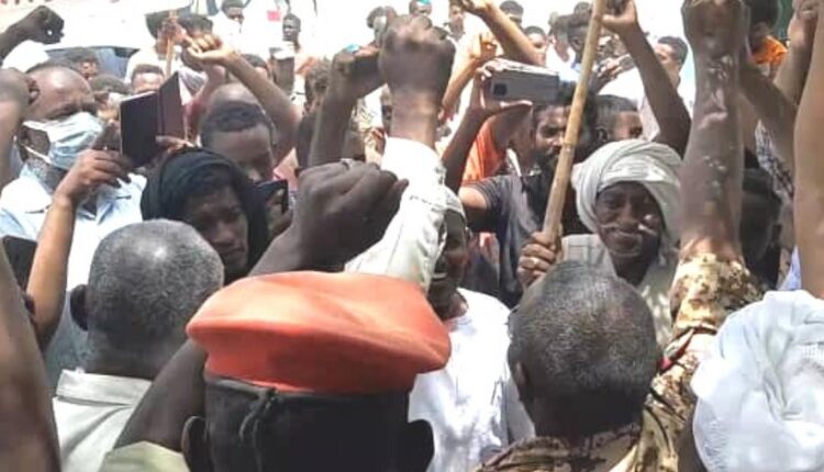 قبيلة الكواهلة (الحسانية والحسنات) بالدويم تسير قافلة لدعم للقوات المسلحة