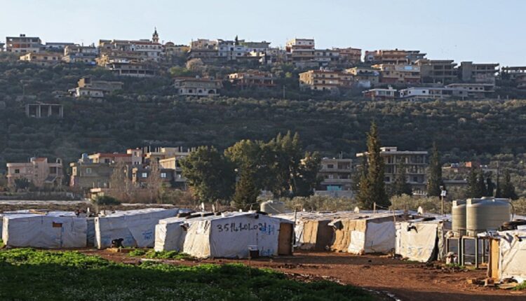 عاجل - لبنان.. غضب شعبي وإغلاق طرقات في عكار احتجاجا على إدخال جثة أحد عملاء "جيش لحد"