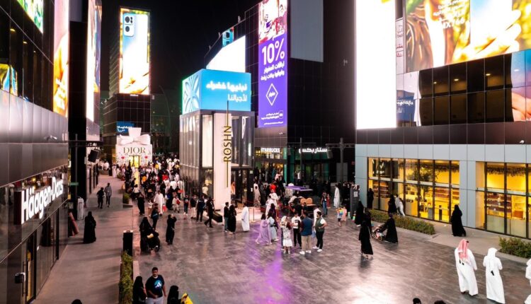 إيرادات القطاع السياحي السعودي تقفز 71% في عام.. بلغت 213.3 مليار ريال #عاجل