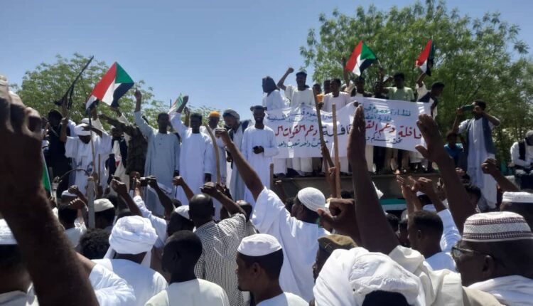 قبيلة المسلميه تسير قوافل ومؤازرة لجيش