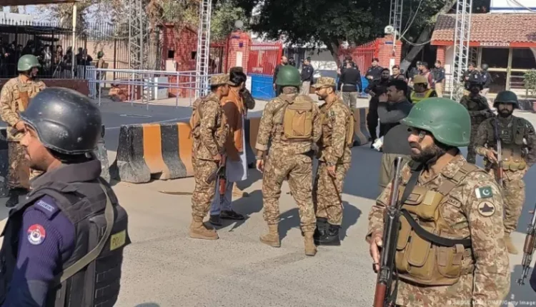 باكستان : الأمن يعتقل عناصر إرهابية خلال عمليات في إقليم البنجاب