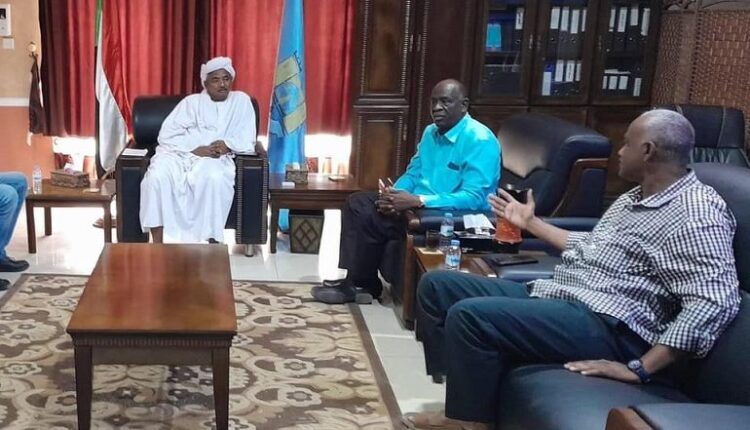 سلطات البحر الأحمر تستعرض الجهود المبذولة لإنشاء مصنع للجوازات