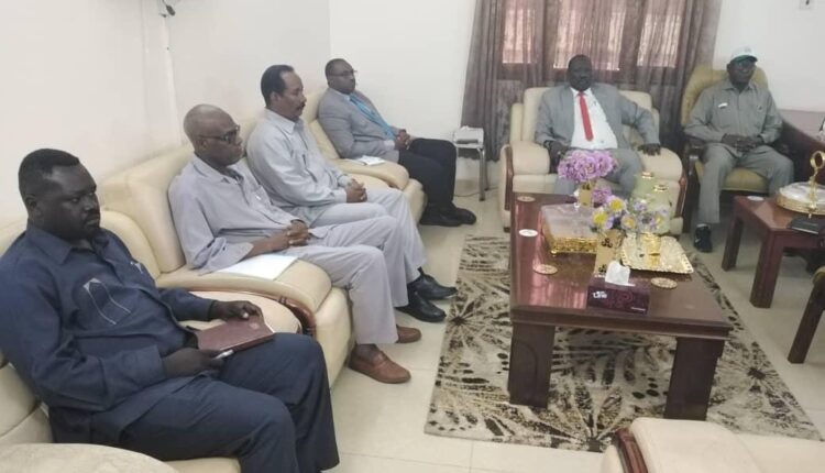 بادي يستمع لتنوير حول مقترحات لزيادة وتطوير الإيرادات بالإقليم