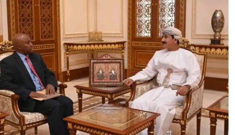 الكندو يشرح لوزير المكتب السلطاني تطورات الأوضاع بالسودان