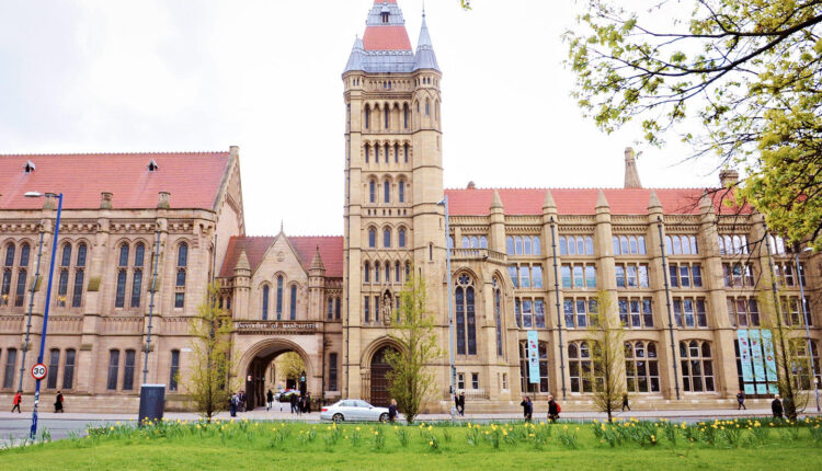 جامعة مانشستر تطلق مِنَحَاً دراسية للأشخاص الفارين من الحرب والاضطهاد