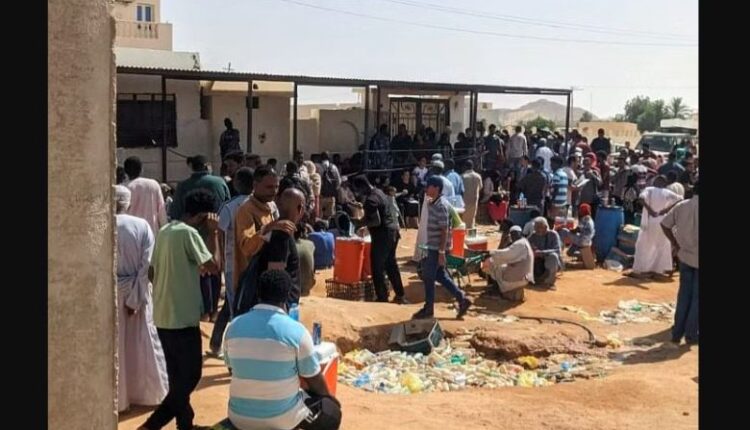 وفيات وحالات مرضية عالقة.. أوضاع صعبة للعابرين إلى مصر من وادي حلفا