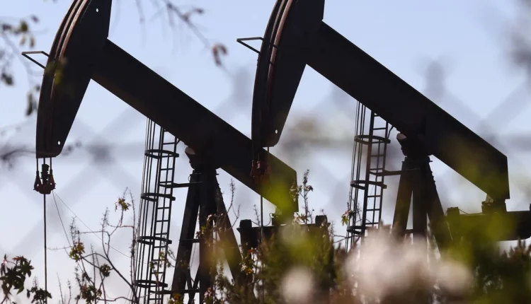 أسعار النفط تنخفض وسط مخاوف تراجع الطلب العالمي