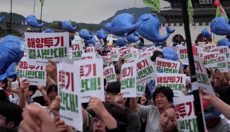 "شريرة ومعادية للإنسانية".. خطة اليابان لتصريف مياه فوكوشيما النووية تثير انتقادات