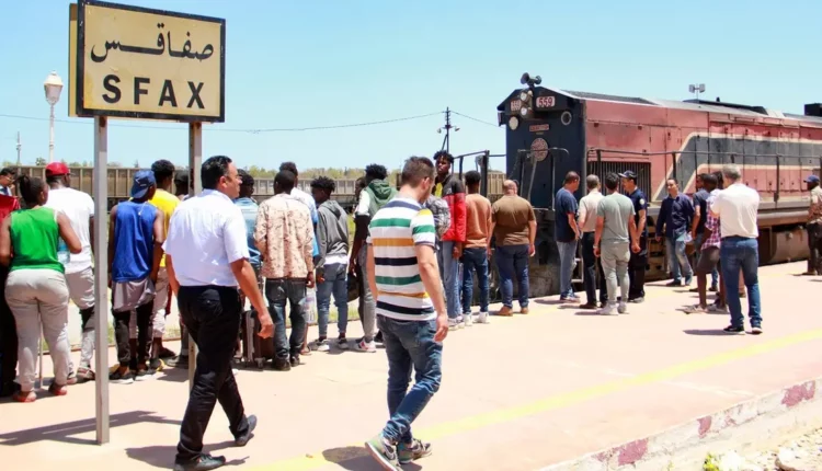 تونس.. دعوات للتدخل بشكل عاجل لمساعدة المهاجرين المطرودين