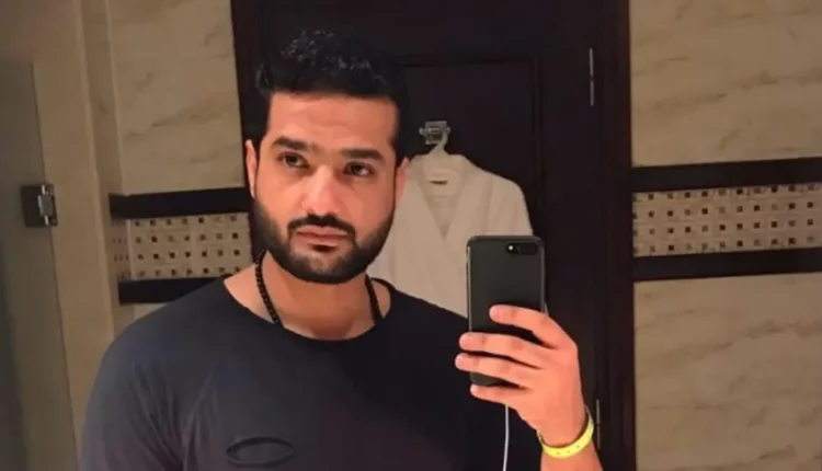 "مش عارف أعيش بعد أمي".. وفاة الفنان أحمد قنديل عن 36 عاما