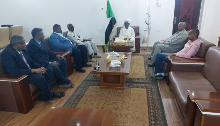 والي الشمالية يقف على الاستعدادات الجارية لفتح معسكرات التدريب المفتوحة