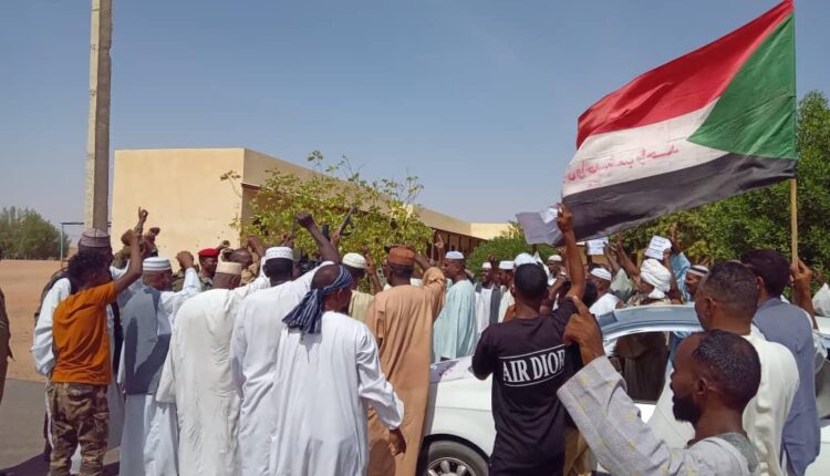 والي الشمالية يتسلم قافلة الدعم للقوات المسلحة من قبيلة الكبابيش