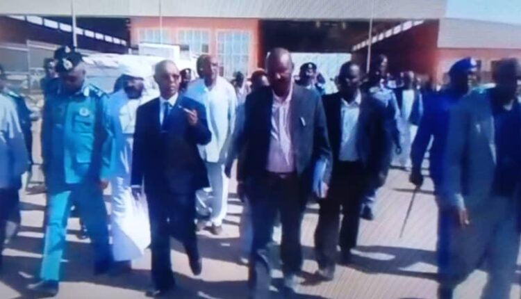 والي الولاية الشمالية يتفقد الاوضاع بمعبر أرقين