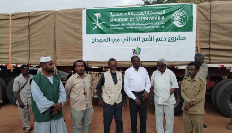 والي الخرطوم يتسلم قافلة  مركز الملك سلمان للاغاثة والاعمال الإنسانية