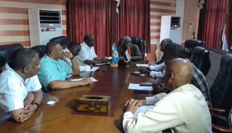 والي البحر الأحمر يطلع علي الأعمال الجارية لطباعة الجواز الإلكتروني ببورتسودان و وصول ماكينات الطباعة التقي والي ولاية البحر الأحمر المكلف