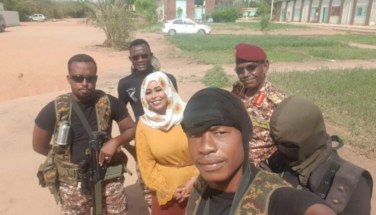 صحفية سودانية تسلم نفسها لمعسكر التدريب