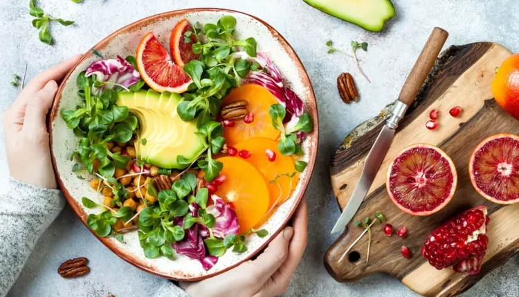 تستعرض دراسة أهمية تناول الفواكه لمرضى السكري وتكشف عن فوائدها المتعددة.