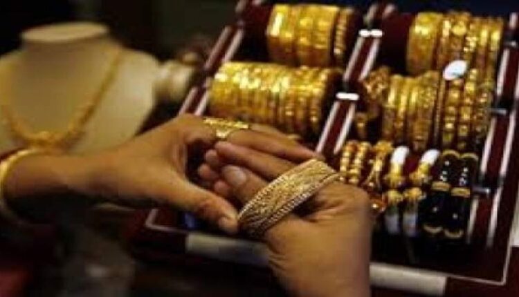 المباحث تضبط متهم وبحوزته غوايش ذهب بكبري عطبرة