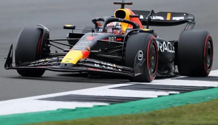 فيرستابن يحبط آمال مكلارين وينتزع مركز أول المنطلقين في بريطانيا