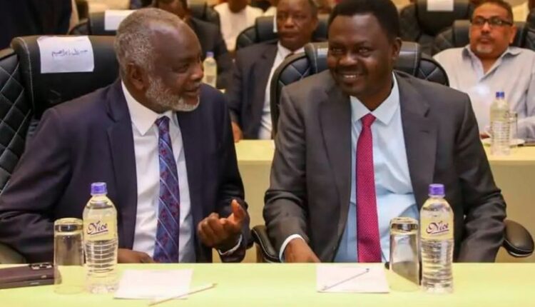 أربعة من قادة حركات دارفور في تشاد وأنباء عن وصول عبد الرحيم دقلو.. هل هو اصطفاف جديد بالصراع السوداني؟