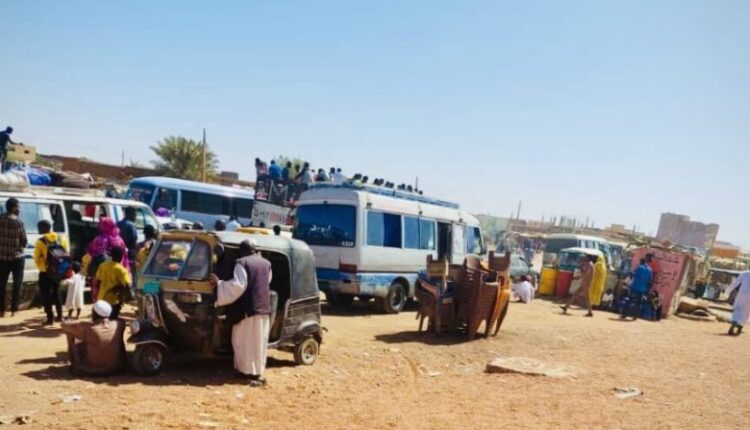 طالبت منظمة العفو الدولية جميع الدول المجاورة للسودان توفير ممرات آمنة للفارين من النزاع ورفع القيود التي تعوق دخول جميع الأشخاص الفارين من هناك بشكل فوري وآمن وكريم من دون تمييز.