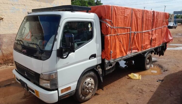 ضبط عدد من العربات تحمل مواد غذائية منهوبة بسنار