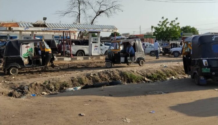 كيف سمحت السلطات بدخوله؟: شكاوى بالدويم من رداءة البنزين الذى يباع ببعض محطات الوقود
