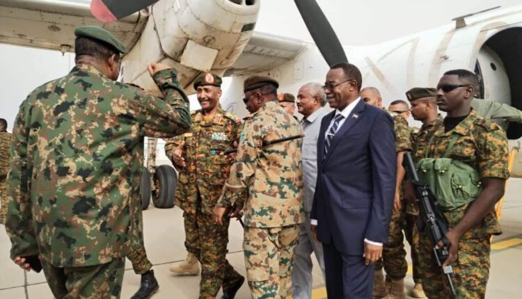 قبل بدء جولته الخارجية.. البرهان يزور بورتسودان