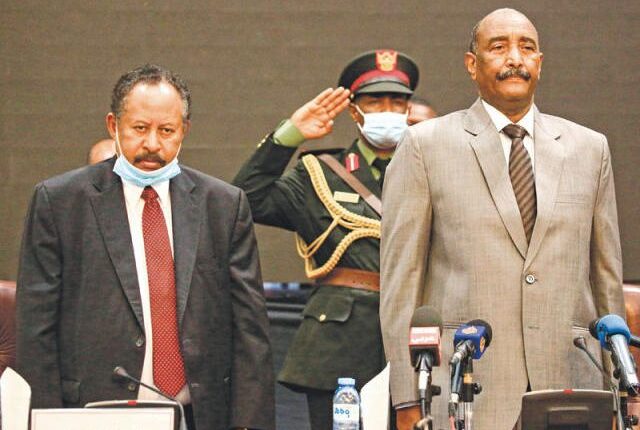 مرشح رئاسي يشن هجومًا على حمدوك عقب خطابه بشأن البرهان