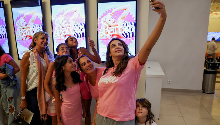 بعد محاولات لحظره.. دور السينما في لبنان تبدأ عرض فيلم باربي