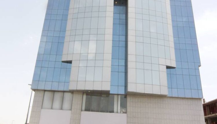 السجن والغرامة والتشهير للممتنعين عن تنفيذ الأحكام وإحالتهم لمكافحة الفساد