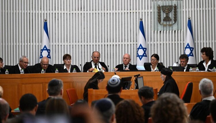 المحكمة العليا بإسرائيل تنظر في طعون الإصلاح القضائي