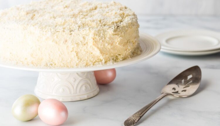 كيك جوز الهند بتغليفة الجبن الكريمي