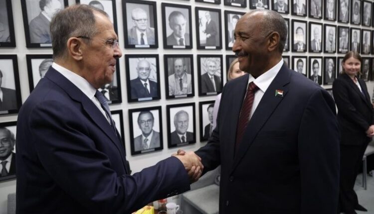 البرهان يلتقي وزير الخارجية الروسي بنيويورك