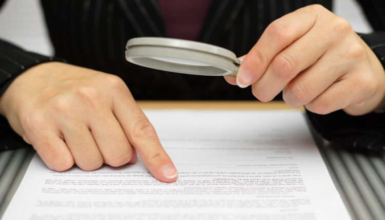 ياخبر:موظف كبير…خبير فى التزوير!!!