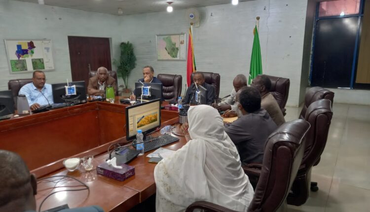 وزير الصحه الاتحادى يؤكد على استمرارية حملة القضاء على نواقل الامراض والاصحاح البيئ فى مواجهة حمى الضنك الاسهالات المائيه بالقضارف